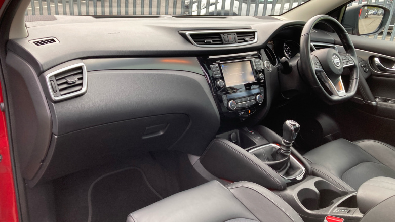 Nissan Qashqai 1.6 DiG-T Tekna 5dr Petrol Hatchback